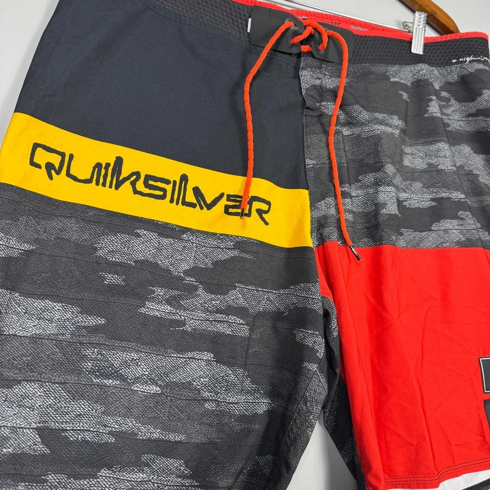 Quiksilver Highline Board Shorts Mens Size 38 4-Way Stretch Camo Red Surf